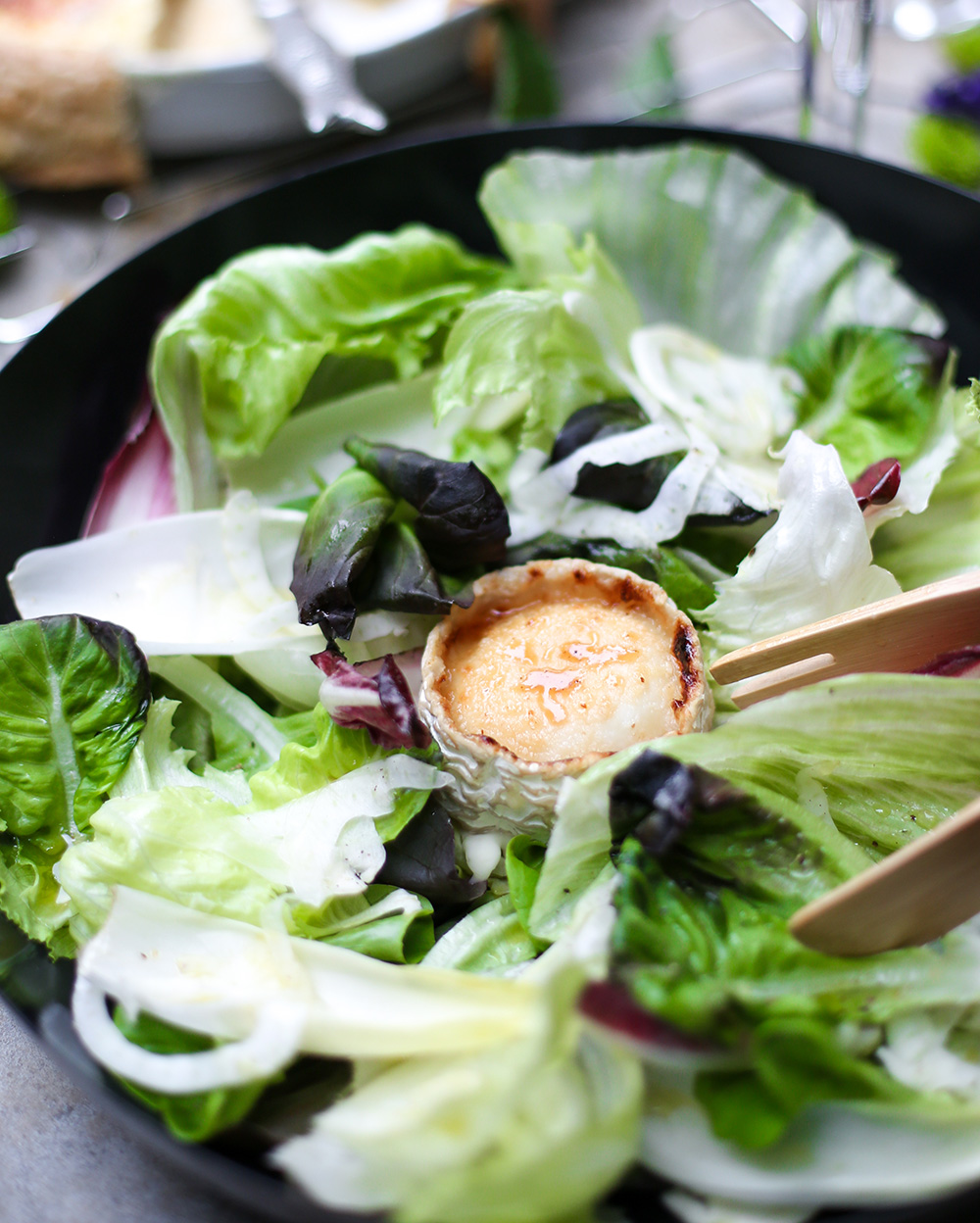 סלט ירוק עם גבינת עיזים וטריק מגניב של אימא שלי. צילום: אפרת לוזנוב