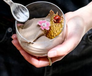 מוס שוקולד אוורירי בקלי קלות מ-4 מרכיבים בלבד. צילום: אפרת לוזנוב